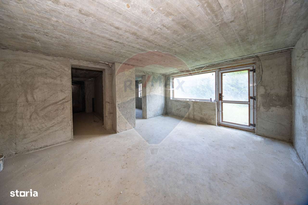 Casă / Vilă cu 8 camere / 7 bai de vânzare, Moieciu de Jos-13