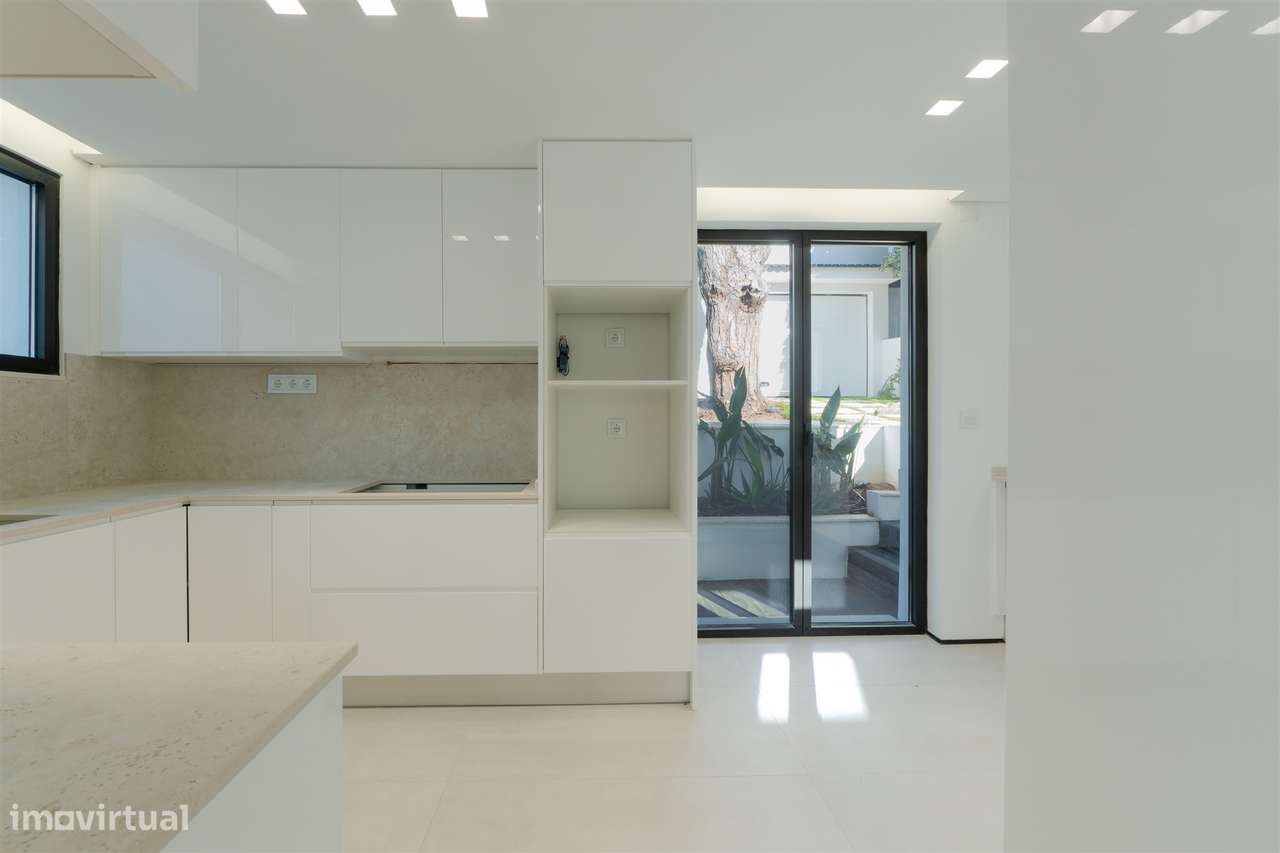 Moradia T4+1 Remodelada com Piscina no Livramento, em Cascais - Grande imagem: 5/25