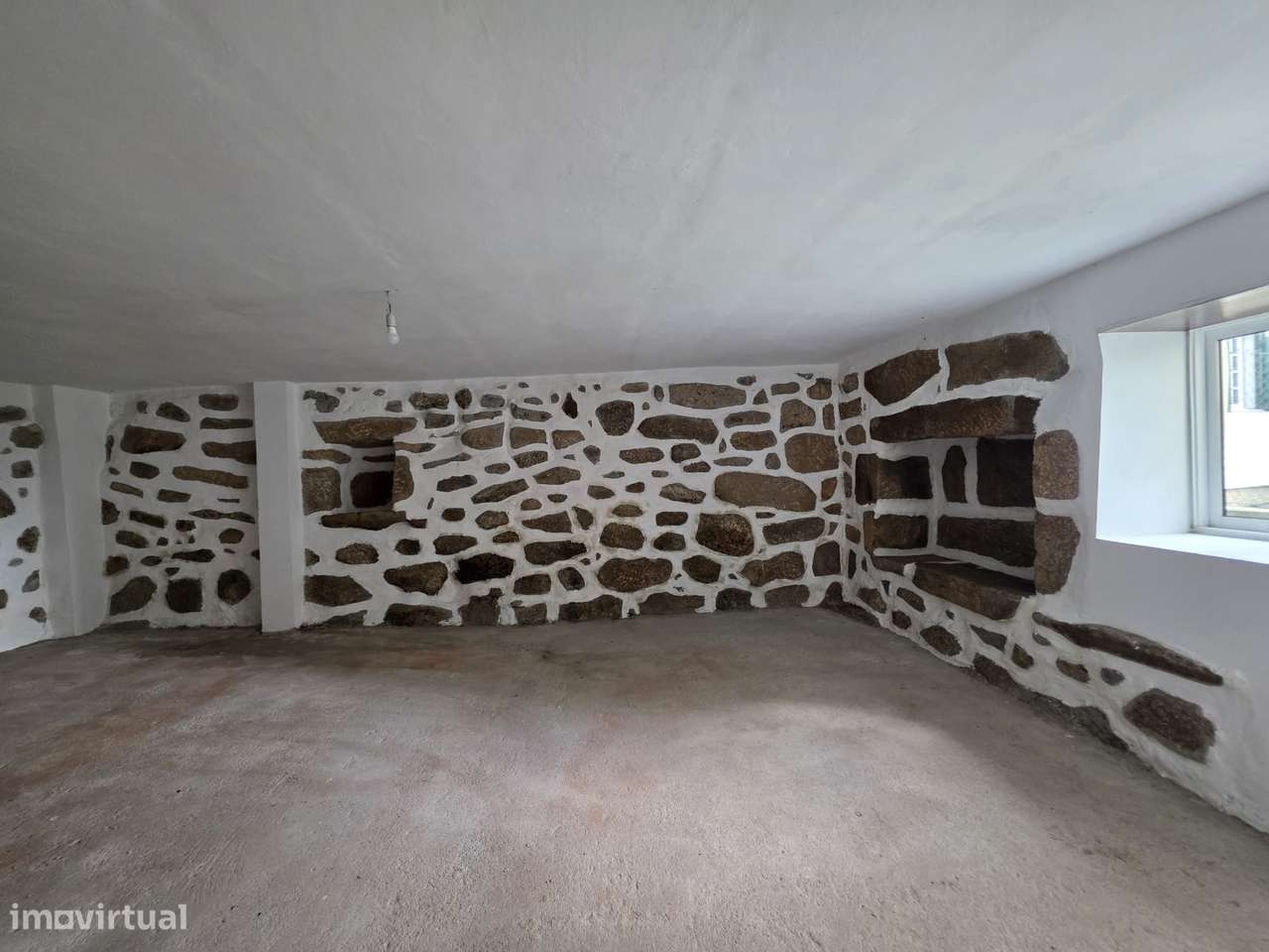 Moradia T2 com terraço e garagem nos subúrbios-6