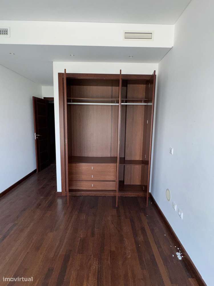 Imóvel de banco :T4 com varanda, garagem em Torres Vedras-22