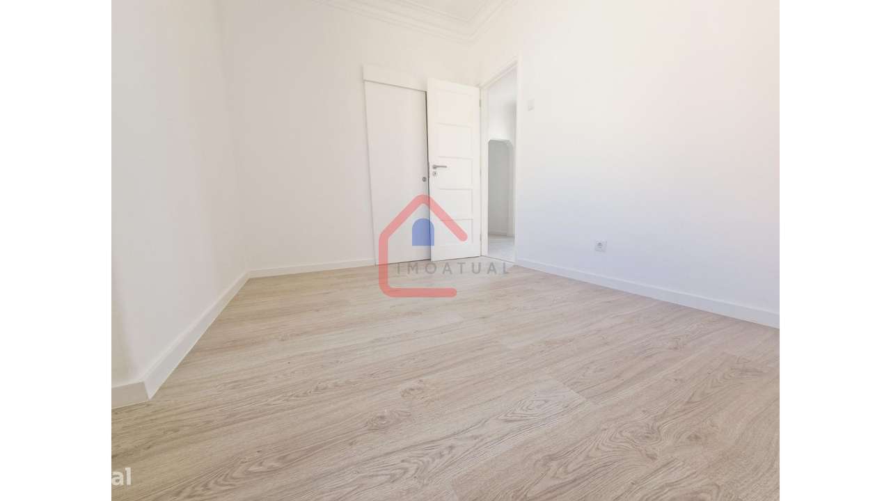 Apartamento T2 na Graça em Lisboa-24