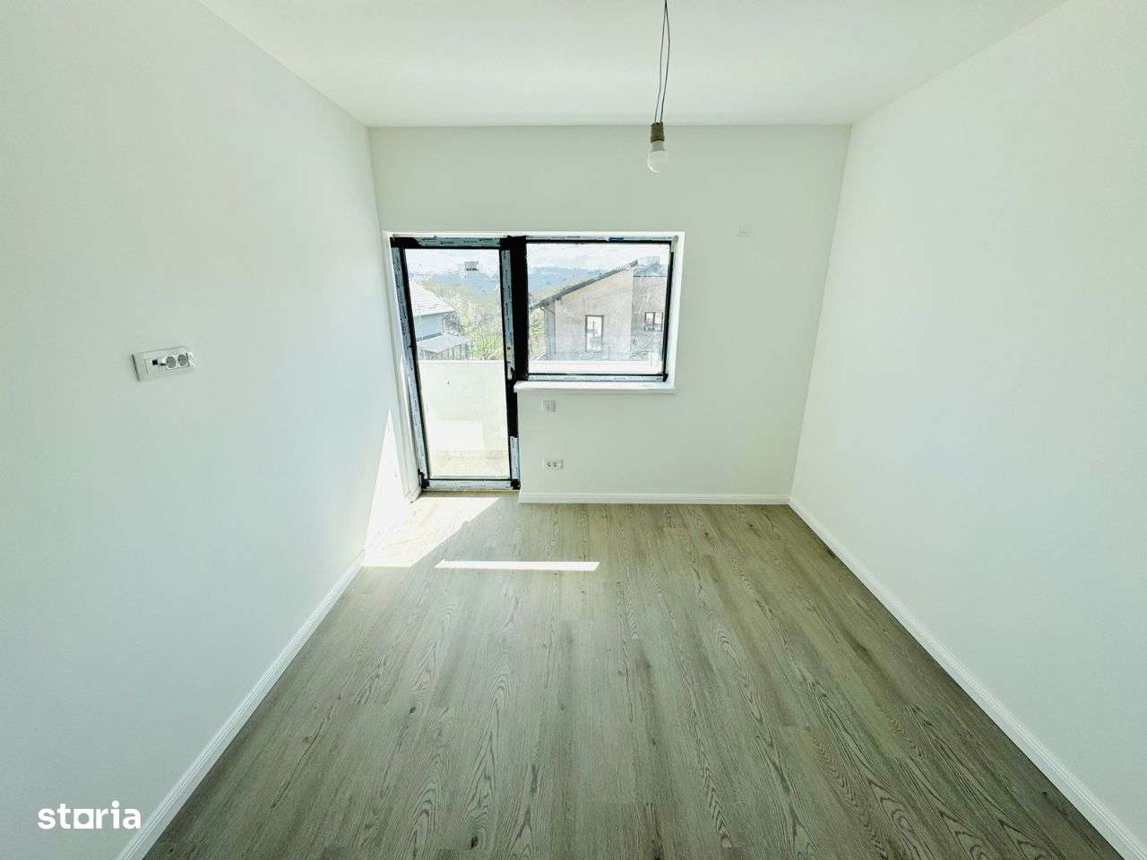 ASFALT!BECI!Incalz in pard!CANALIZ!Vila Valea Adanca (Miroslava) - Imagine principală: 5/8