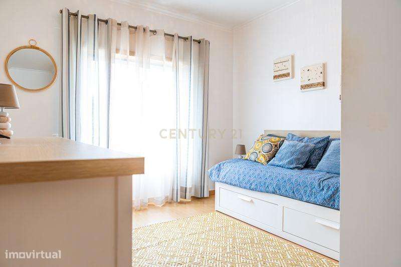 Apartamento T2 com elevador, lugar de estacionamento e arrecadação na-13