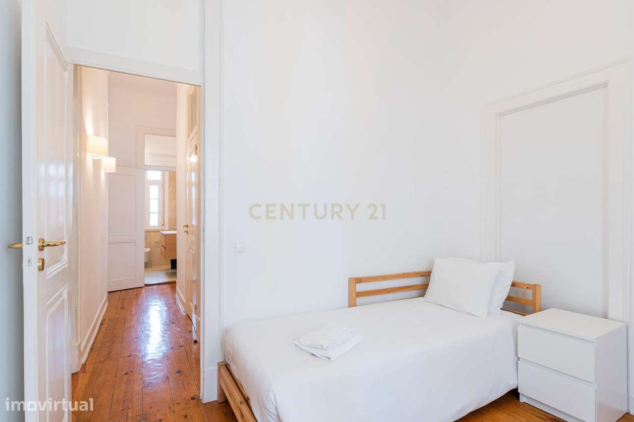 Descubra o Charme da Rua da Bombarda: T3 com Terraço e Vista Deslumbra-15