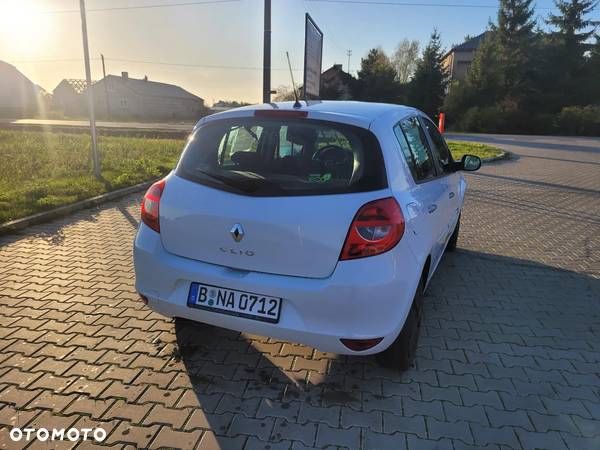 Renault Clio 1.2 16V 75 Collection - 2