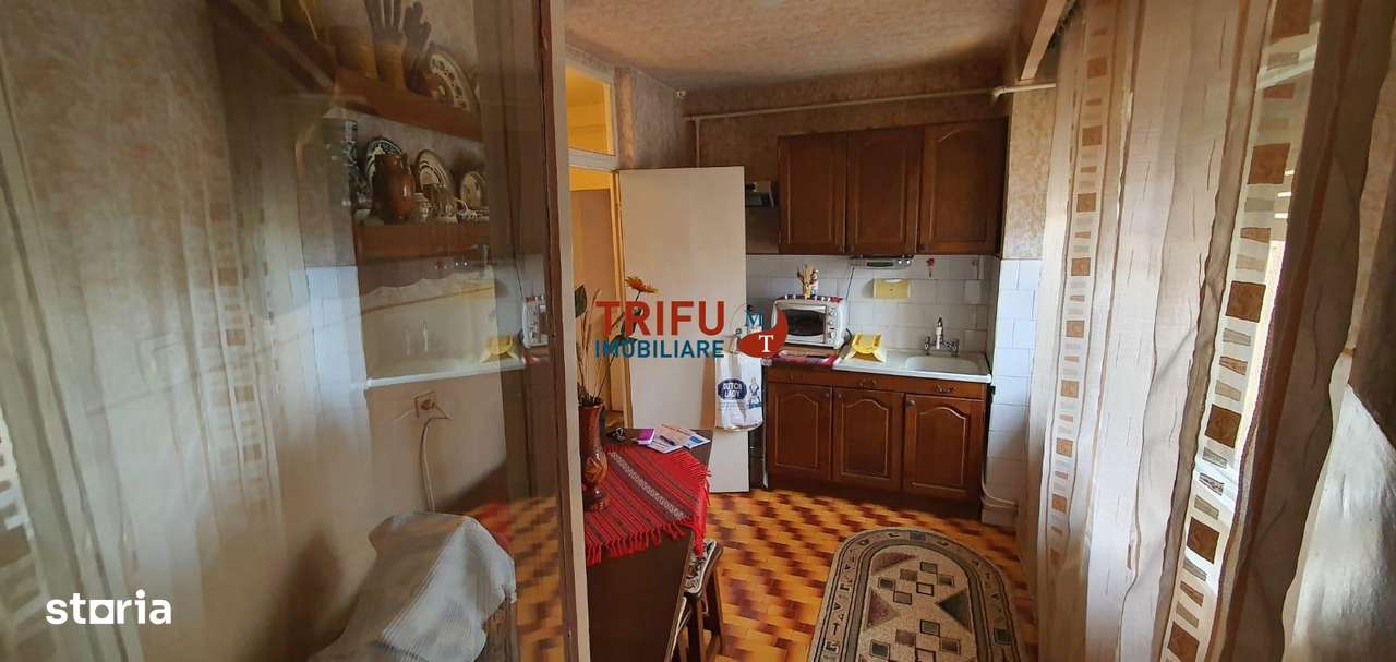 Apartament 2 camere decomandat etaj 3, loc de parcare. - Imagine principală: 5/9