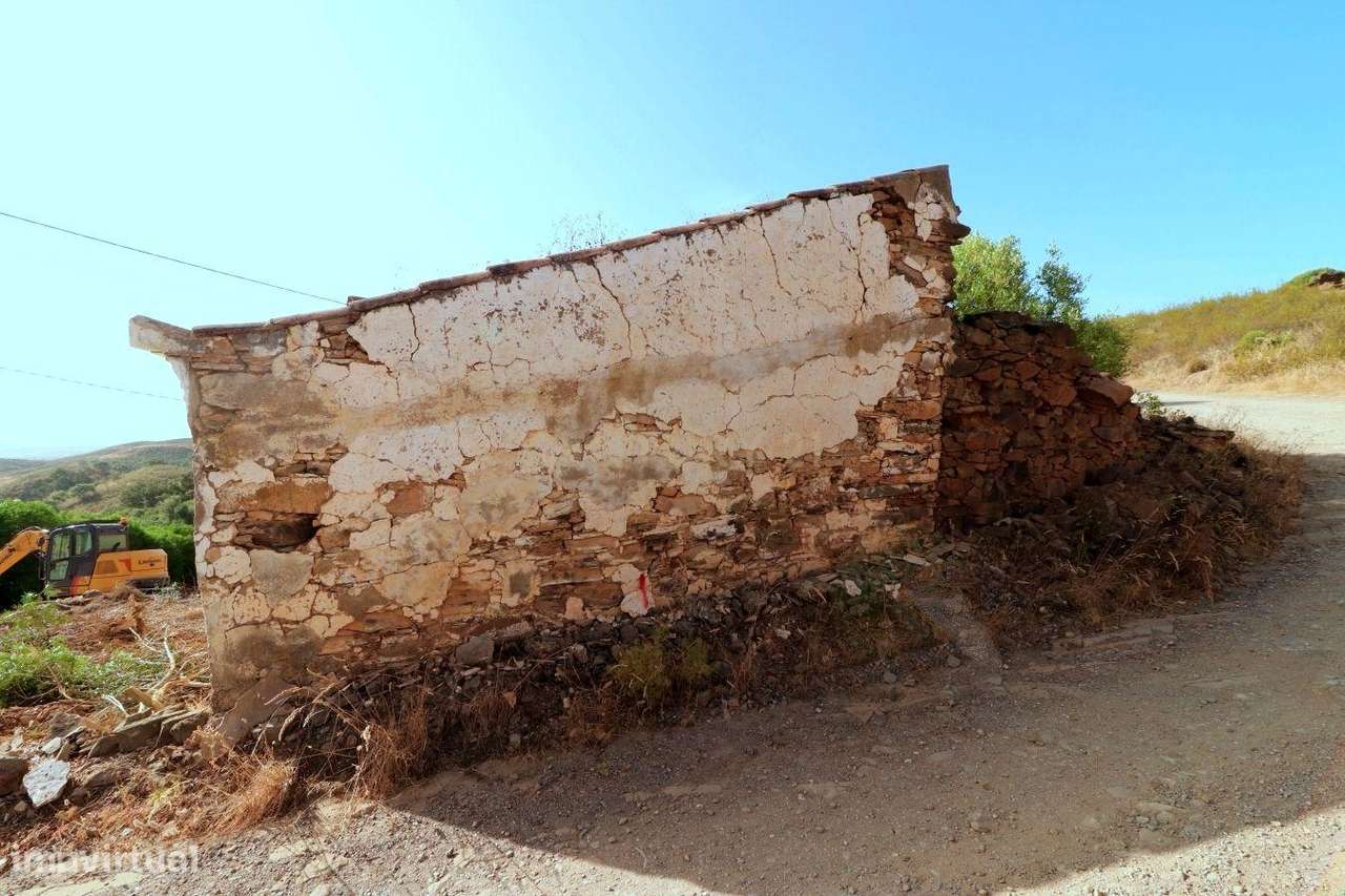 Ruína com projecto aprovado para construção de Moradia T4 com piscina - Grande imagem: 5/24