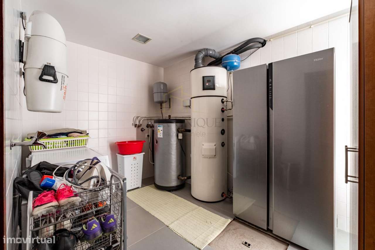 Moradia Geminada T3 com Suite, Jardim de Inverno, Garagem Fechada...-44