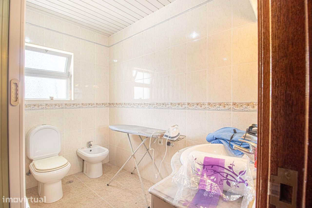 Moradia Isolada T3 com terreno de 726m² em Redondos – Espaço, Privacid-12