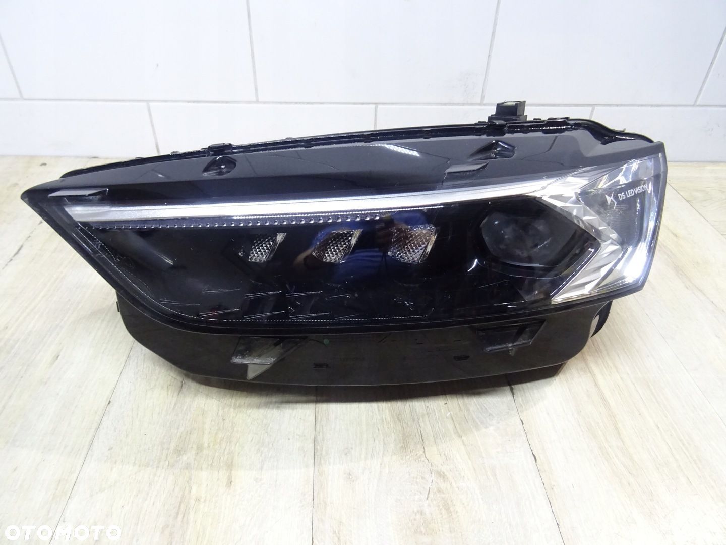 LAMPA LEWA CITROEN DS7 CROSSBACK 9831755780 - 1