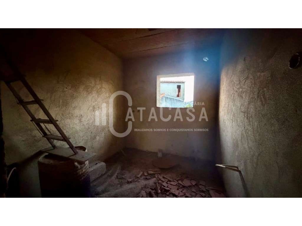 Moradia T4 na Borralha em fase de acabamentos-21
