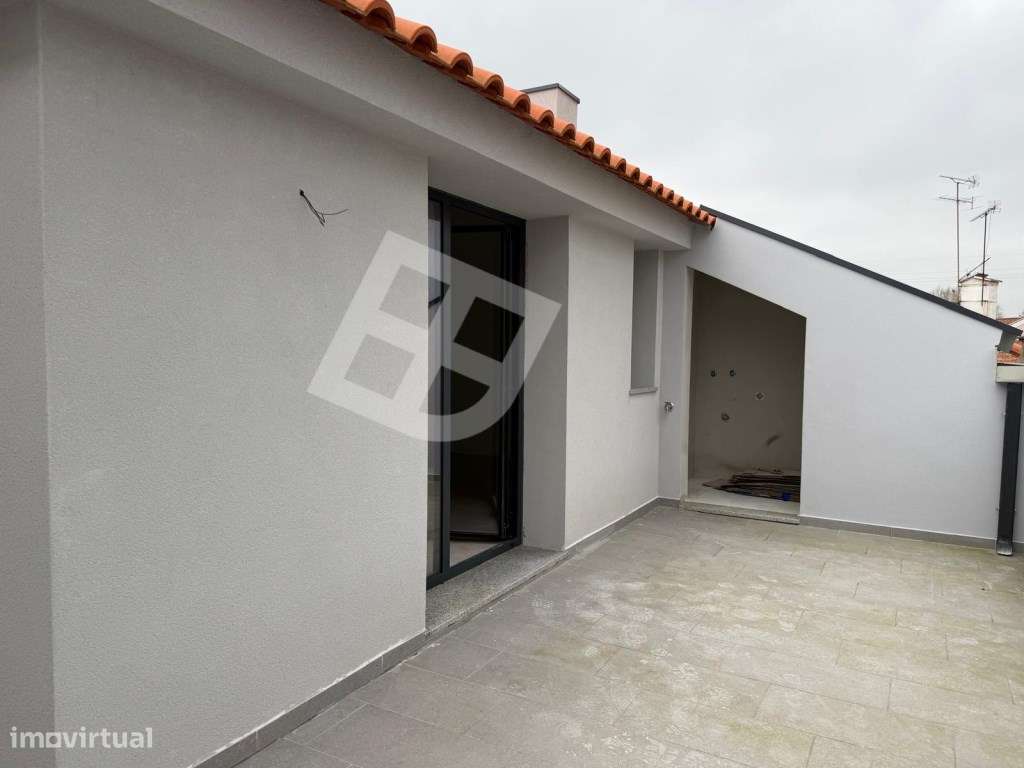 Apartamento T2+1 Dúplex c/ terraço - Pronto Habitar | Esgueira-32