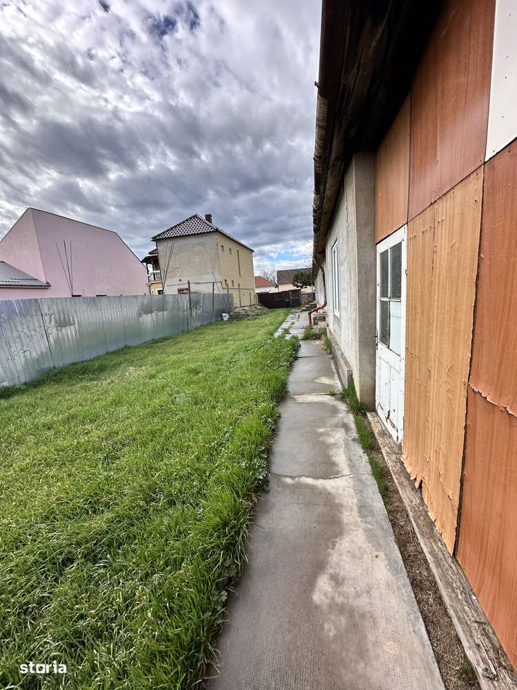 Casă și teren centric - Santana, Arad  |  locuit/afacere | 1973 mp - Imagine principală: 5/17
