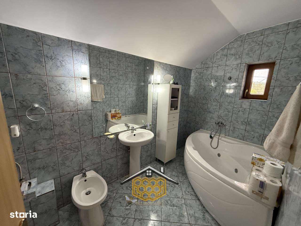 Casa P+1 cu garaj si 950 mp teren in Simnicul de jos - Comision 0%-12