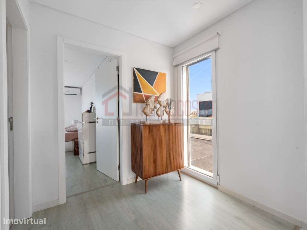 Moradia de Luxo T3 com Piscina e Vista Mar-30