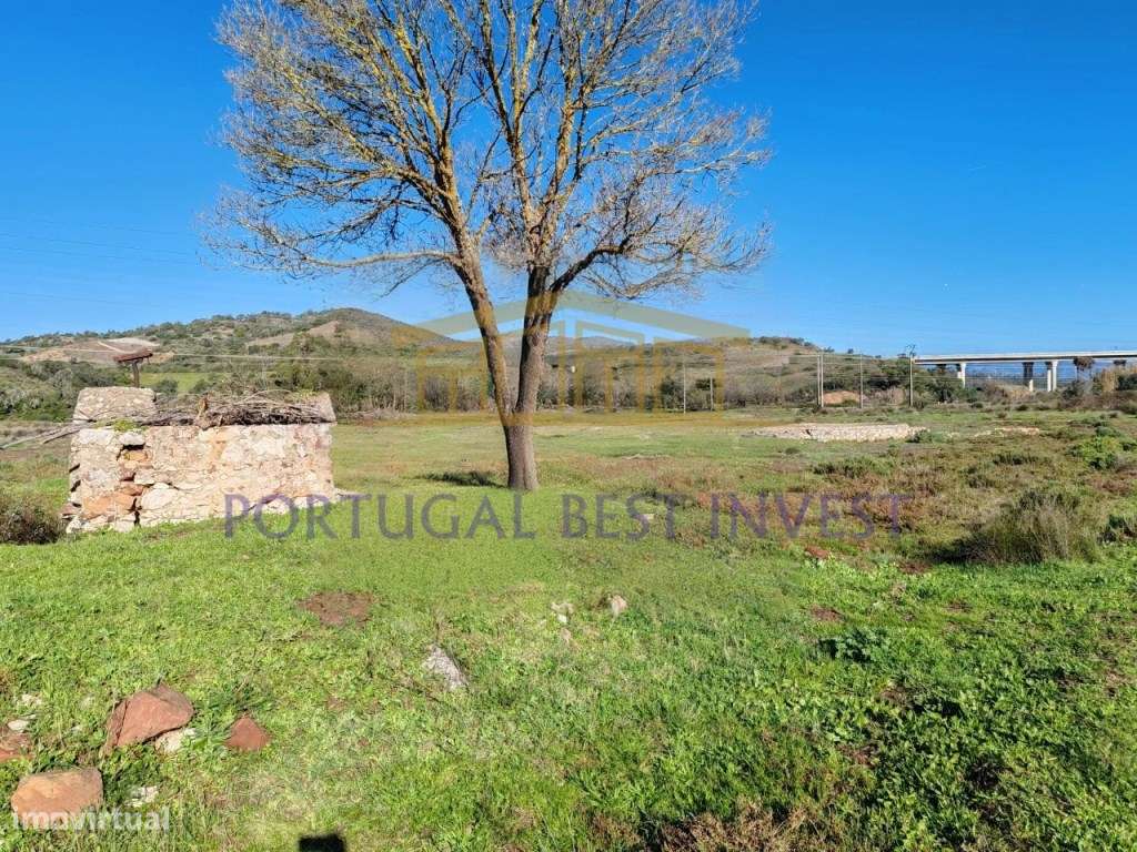 Herdade com construções à entrada de Portimão - Grande imagem: 3/16