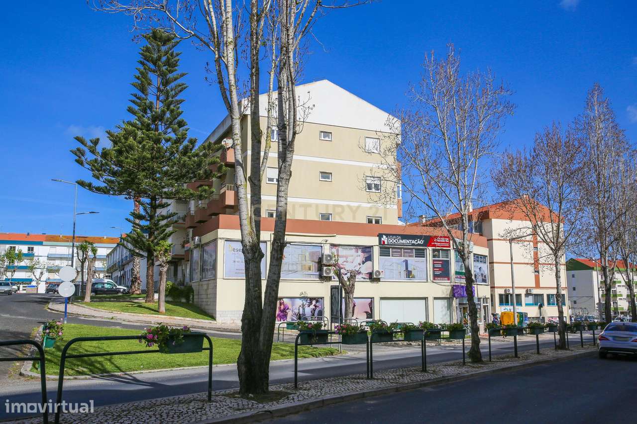 Prédio no Centro da Lourinhã - Grande imagem: 4/47