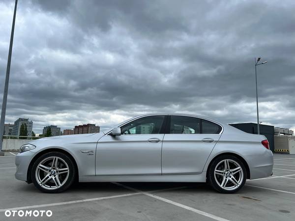 BMW Seria 5 528i xDrive - 6