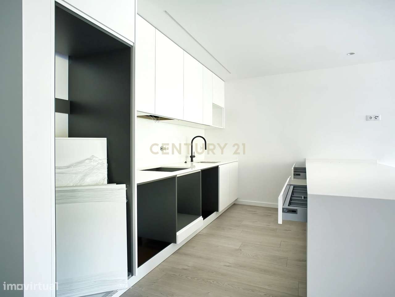 Lindíssimo Apartamento Novo T2 a dois passos da praia-12