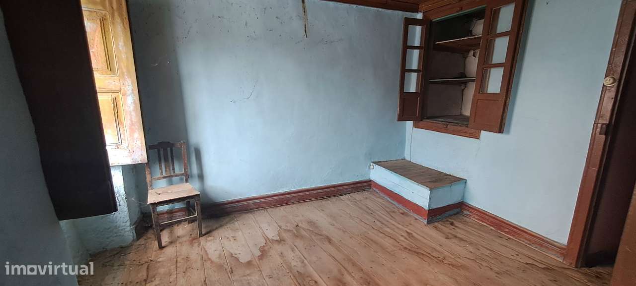 Moradia para restaurar em Sendim-14