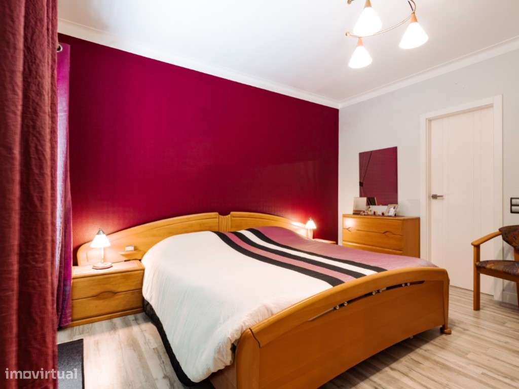 Moradia T4+1 com Garagem e 4 Casas de Banho - Junto ao Sotto Mayor,... - Grande imagem: 5/28