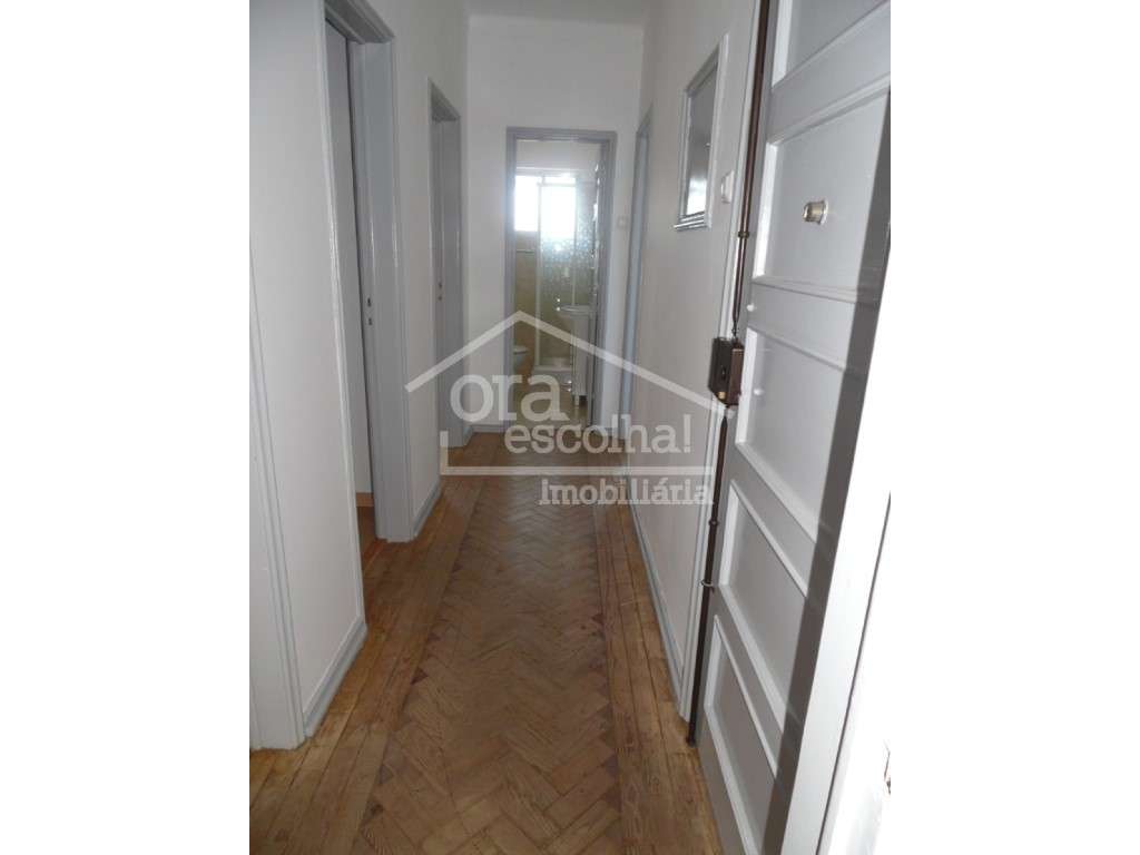 Execelente!
Apartamento de 3 Assoalhadas em Paio Pires Cozinha Tot... - Grande imagem: 4/9