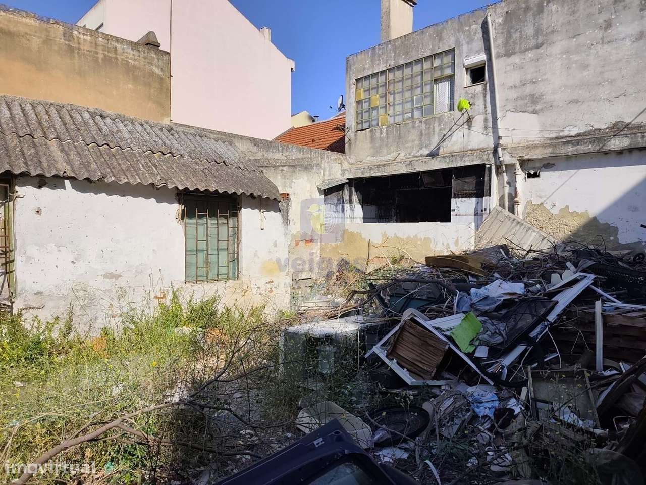 Prédio de 2 andares com terreno-9