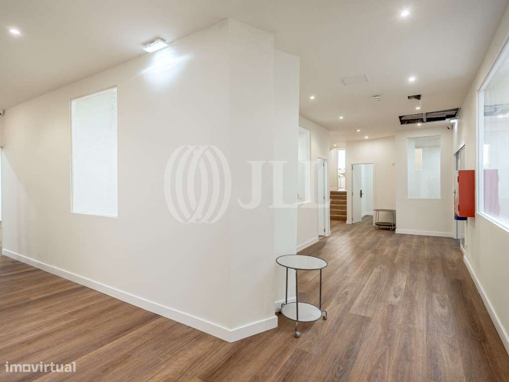 Espaço comercial renovado, com segurança 24h, em Lisboa - Grande imagem: 5/31