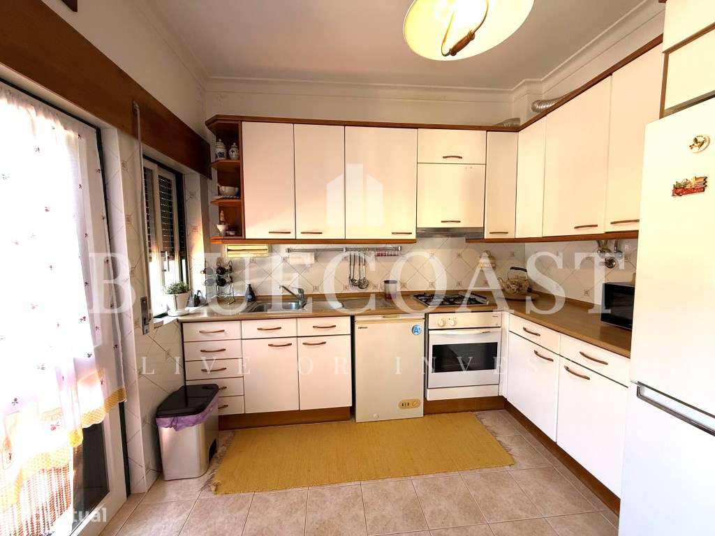 Moradia V4 com 3 Pisos - Espaço e Conforto-12