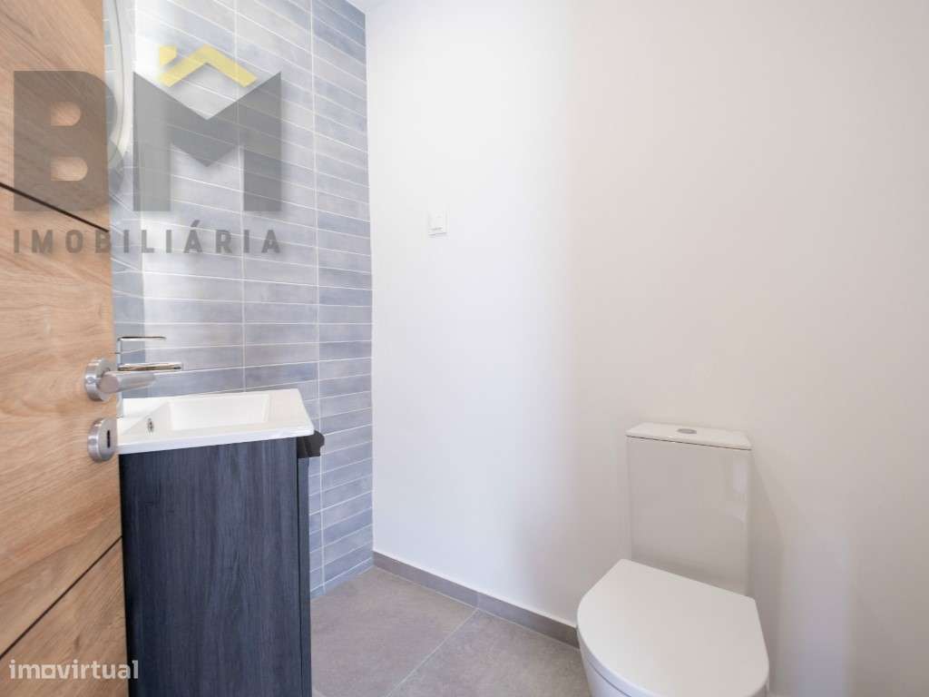 Moradia em Póvoa de Rio de Moinhos completamente renovada em 2024-10