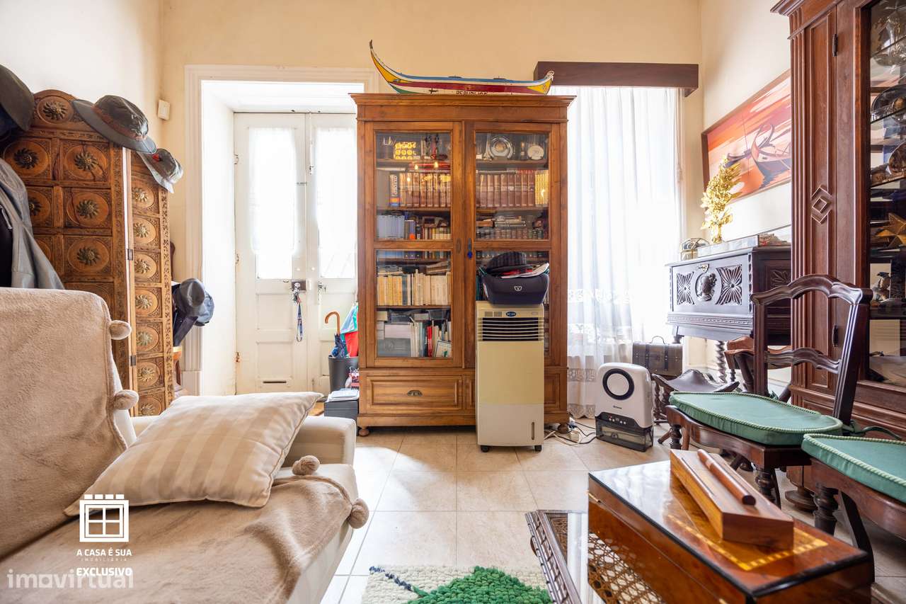 Moradia no centro de Ovar com excelente potencial - Exclusivo - Grande imagem: 3/12