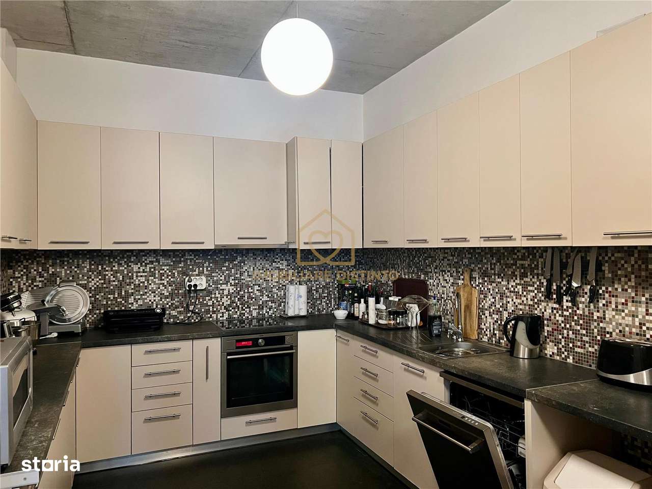 Casa exclusivista cu piscina! Exclusivitate! Comision 0! - Imagine principală: 4/20