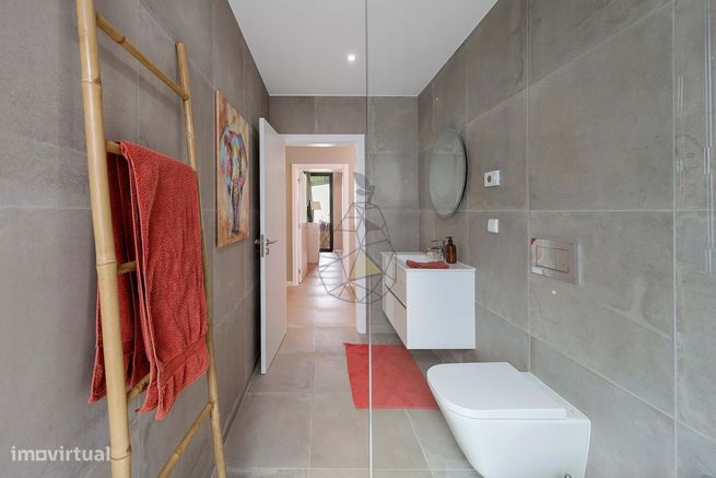 Moradia Térrea Moderna com Acabamentos de Luxo em Monte Canelas – Port-16