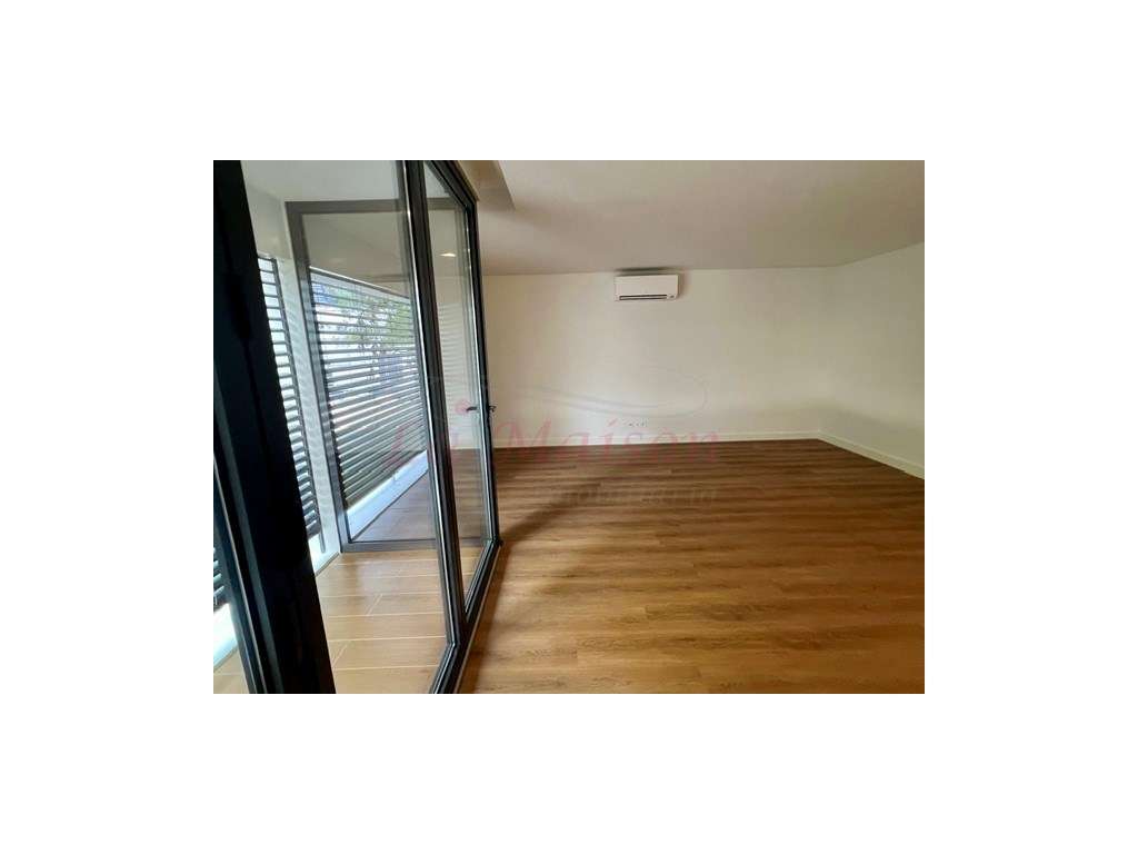 3 Apartamentos T2+1-11