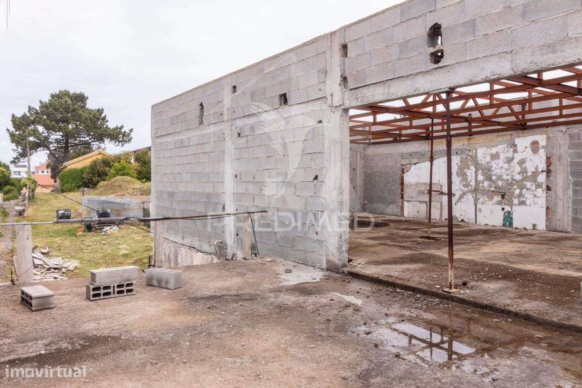 Moradia para Reabilitar na Praia de Lavadores - Grande imagem: 2/7