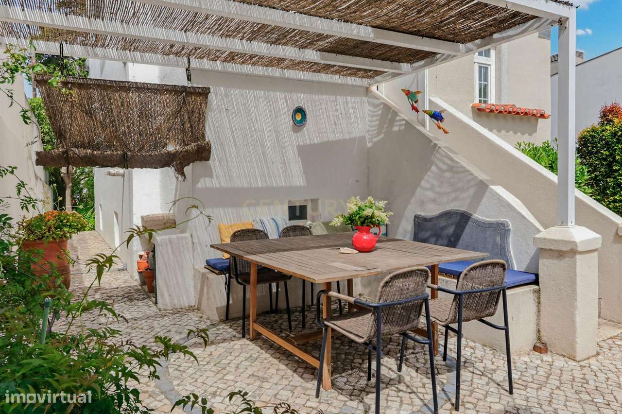 Moradia isolada T3 + 1 com vista mar em localização premium no coração-47