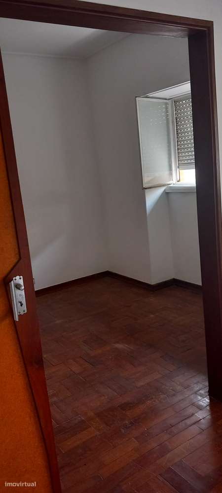 Alugo Apartamento T2 na Rua Mocambique - COIMBRA - Grande imagem: 3/7