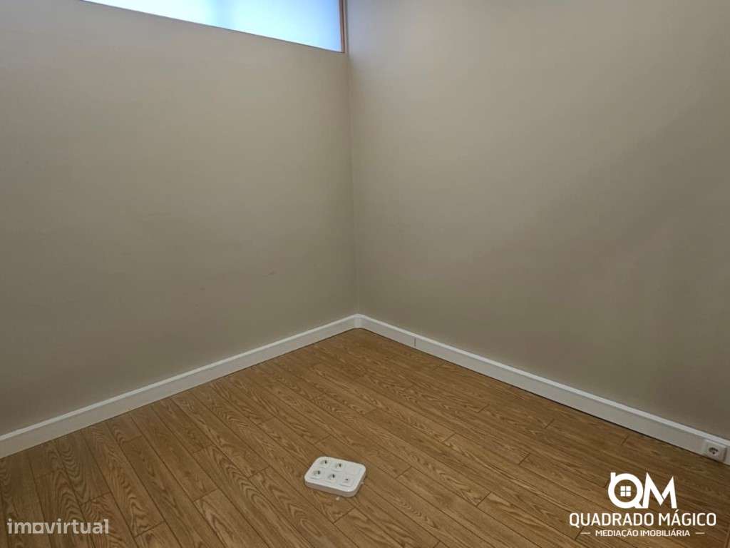 Loja à Venda em Ramalde com Localização Estratégica junto ao Hospit...-16