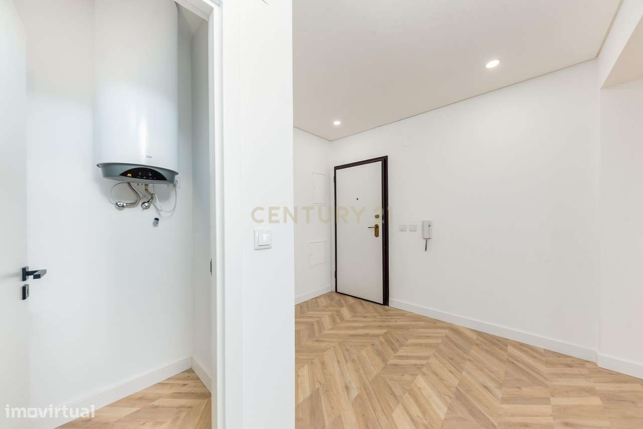 Apartamento T3 Totalmente Remodelado – Cova da Piedade, Almada-11