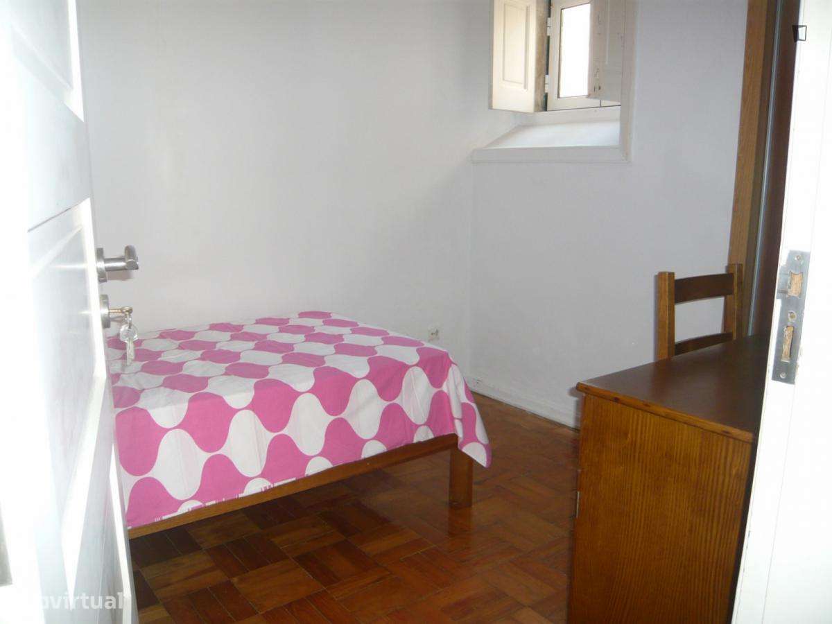 Quarto - localizado em Montes Claros Coimbra - Grande imagem: 3/16