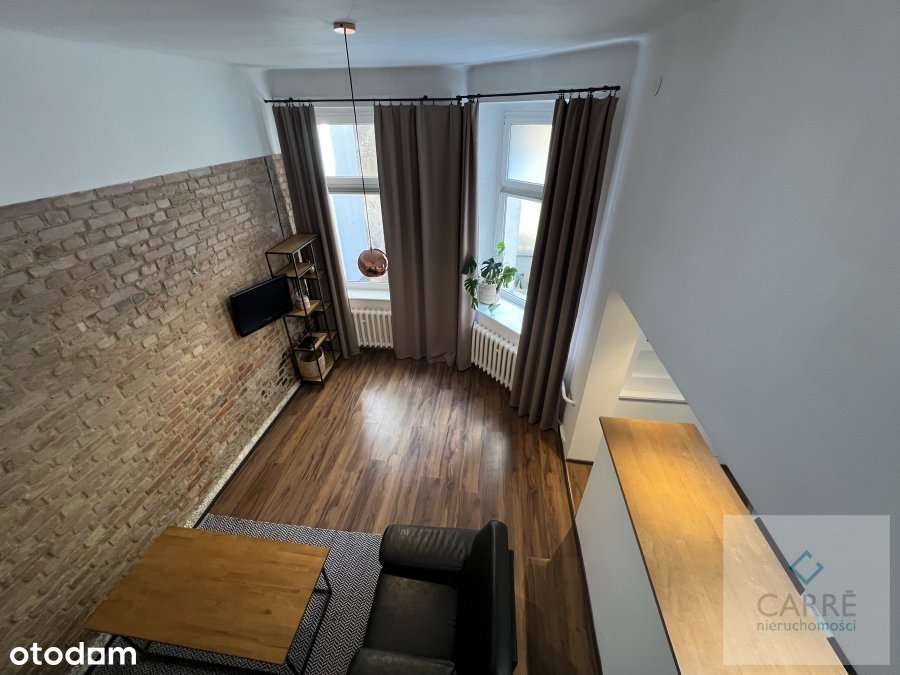 Klimatyczna kawalerka z antresolą.-6