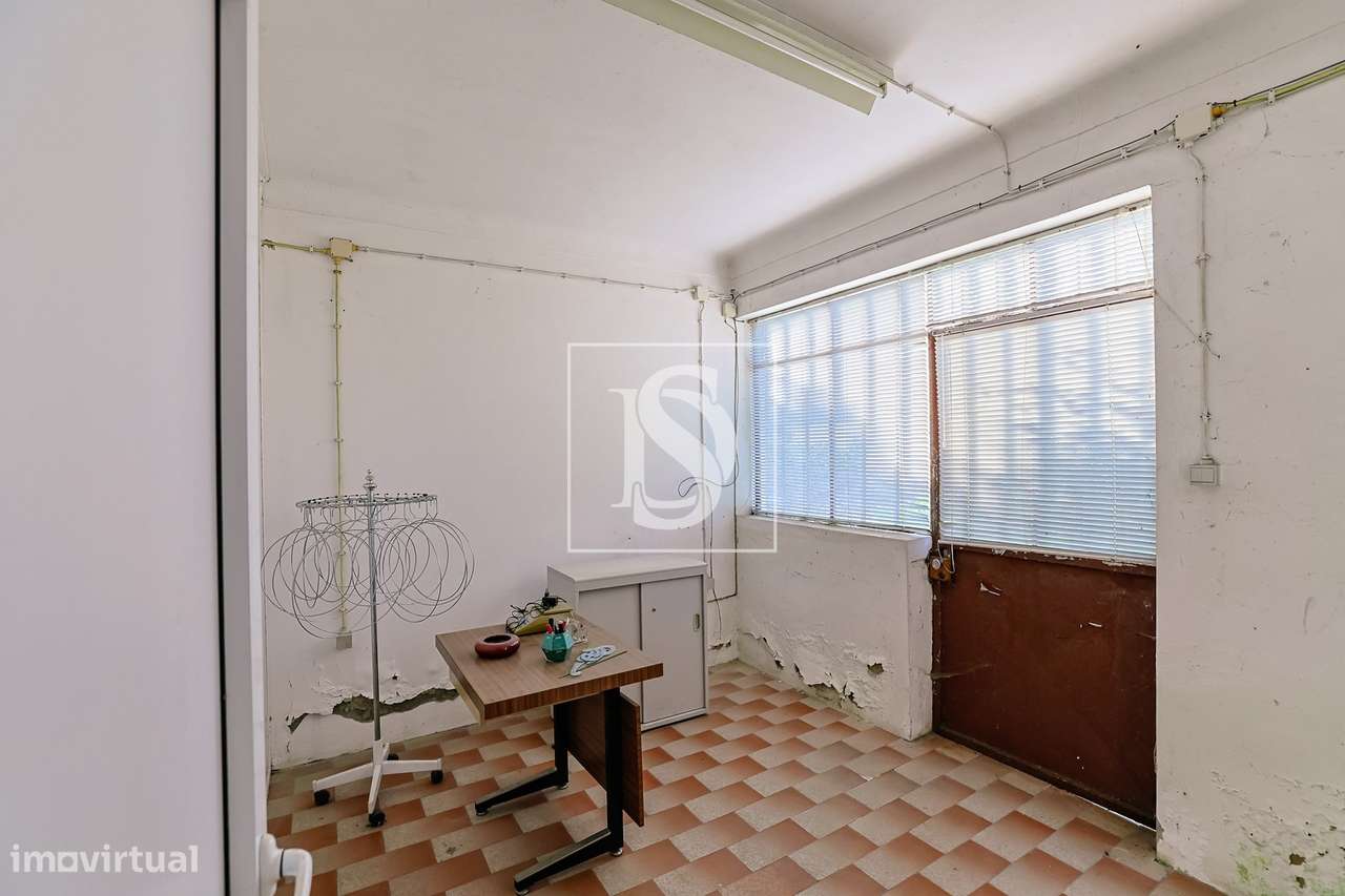 Moradia T4 c/ 376 m², jardim e riacho-28