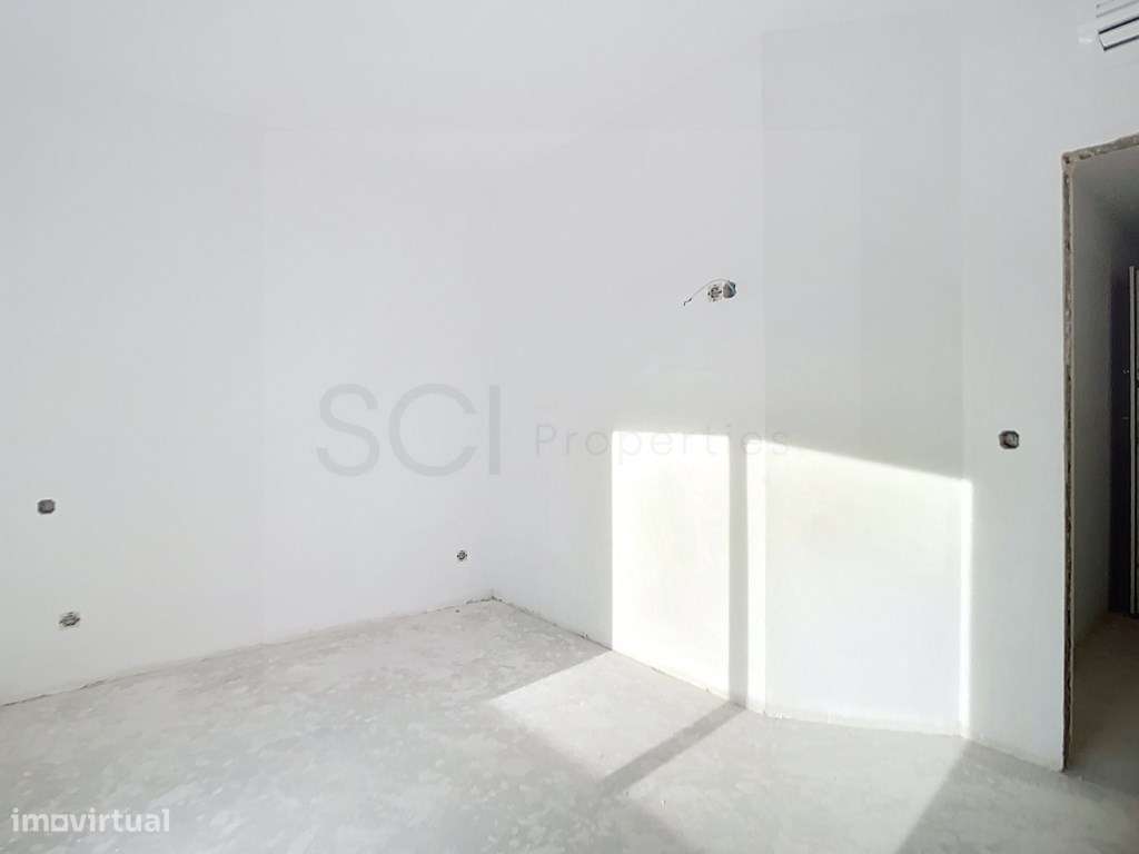 Apartamento T3 duplex, com varandas, na Quinta do Conde-29