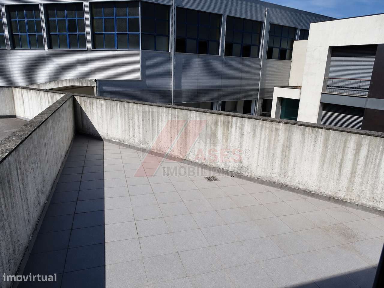 Imóvel Versátil com Potencial Habitacional e Localização Privilegiada-16
