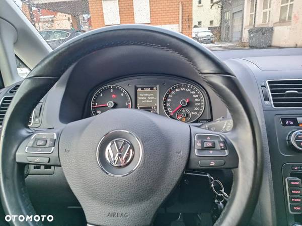 Volkswagen Touran 2.0 TDI DPF BlueMotion Technology Highline - 16