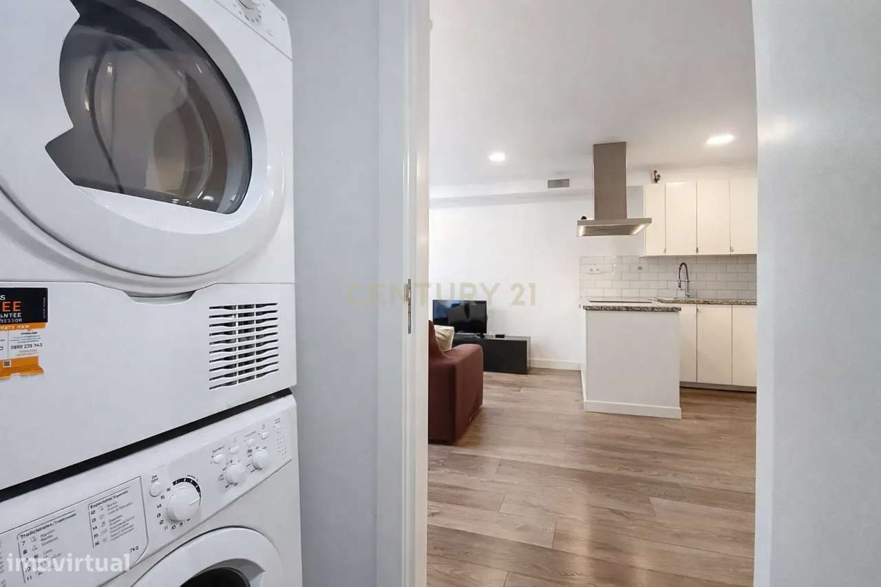 Moradia Moderna com Piscina + Apartamento Independente | Construção 20-56