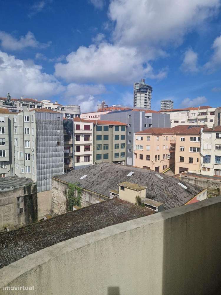 Apartamento 154m2 para remodelação total na Rua Santa Catarina - Porto-17