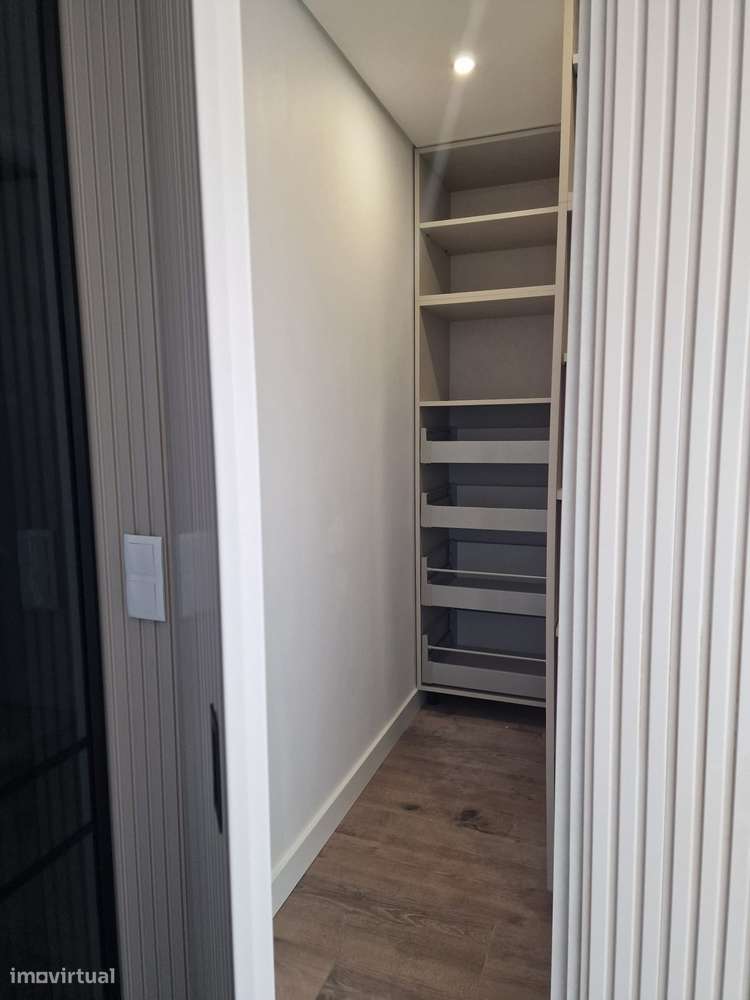 T3 2º Luxo c Estac. Arrecad., Varandas, Vistas jtº Forúm Almada-14