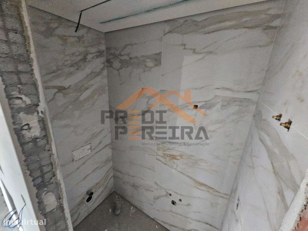 *Nova construção / Última fracção*

À procura de um apartamento T...-9