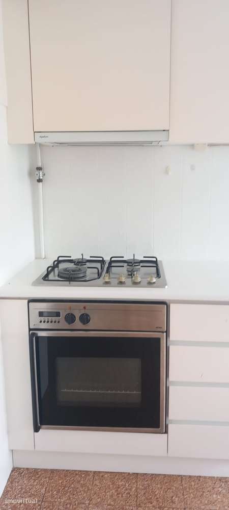 Arrendo T2  - RUA BRASIL -COIMBRA - Grande imagem: 3/8